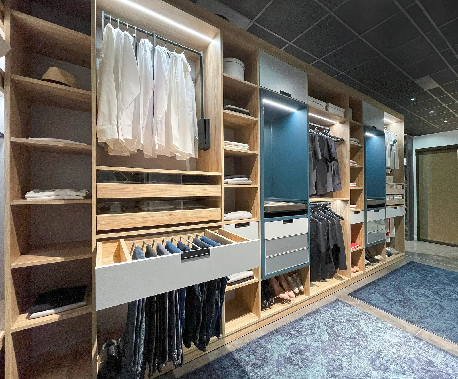 Grand dressing aménagé sur mesure